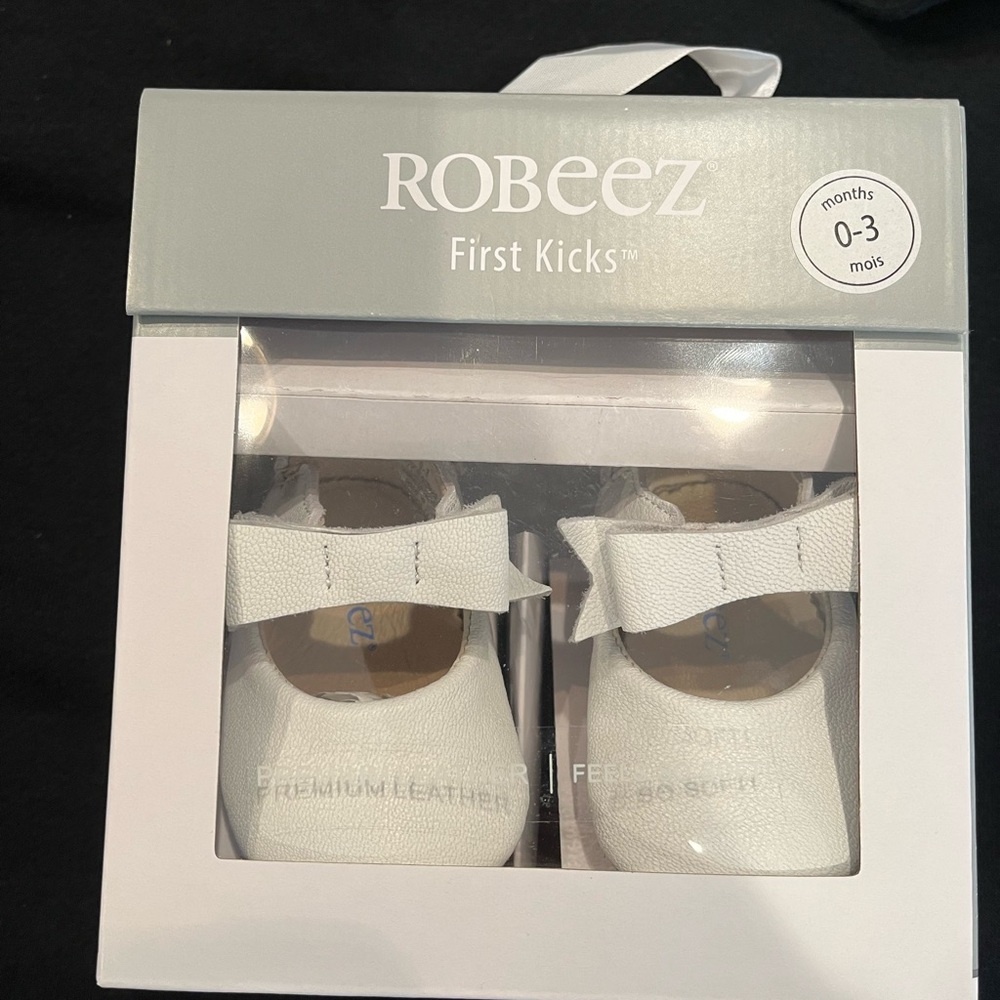 NIB white Robeez